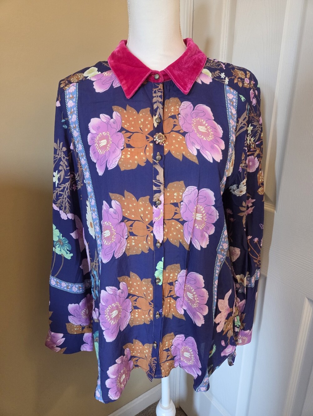 Aratta Silent Journey Floral Velvet Collar Top
